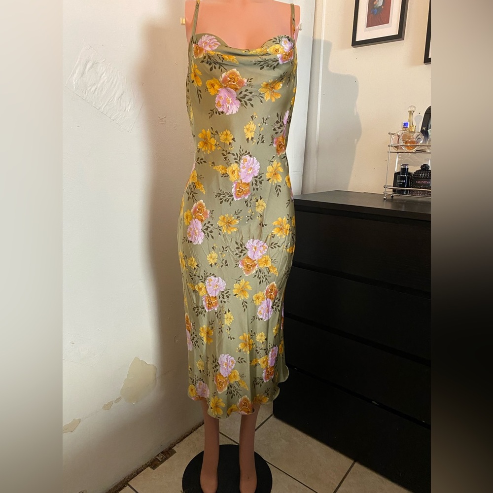Bebe floral dress medium slightly worn